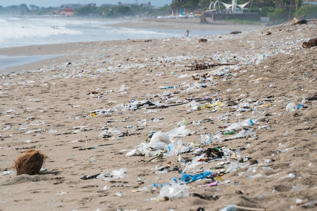 Lixo e resíduos na praia