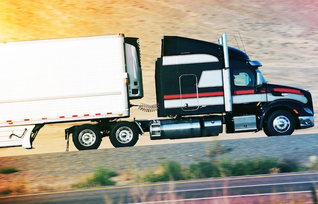 Foto lkw auf der straße