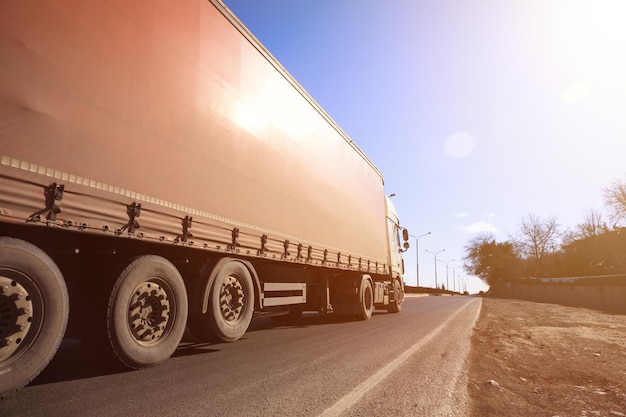 LKW auf der Straße