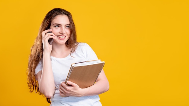 Llamada de negocios publicidad fondo mujer feliz