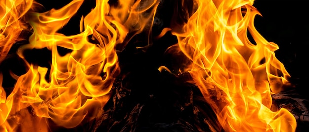 Llamarada de fuego Llamada de fuego abstracta sobre una textura de llama de fondo negro para el fondo de la pancarta y con textura