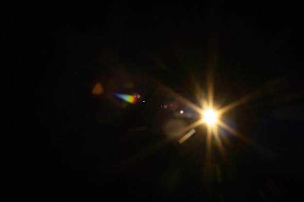 La llamarada solar en el fondo negro