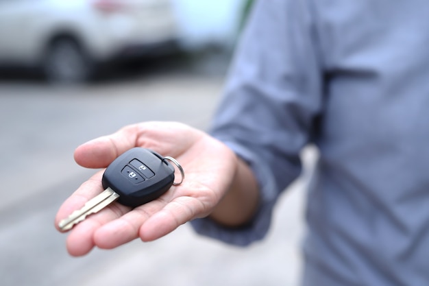 Llaves de auto y comercio de autos