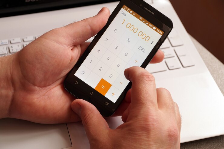 Foto para llegar a un millón en cálculos con la calculadora del teléfono móvil.