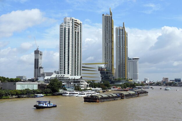 Llegó el barco y había una ciudad al fondo, muy bonita.