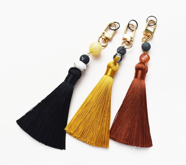 Llenadores de llaves de colores con borlas de seda