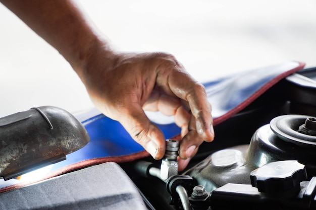 Llenar el aire acondicionado del cocheMantenimiento del aire acondicionado del cocheEstación de servicioReparación de coches