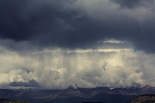 Lluvia de verano en las montañas