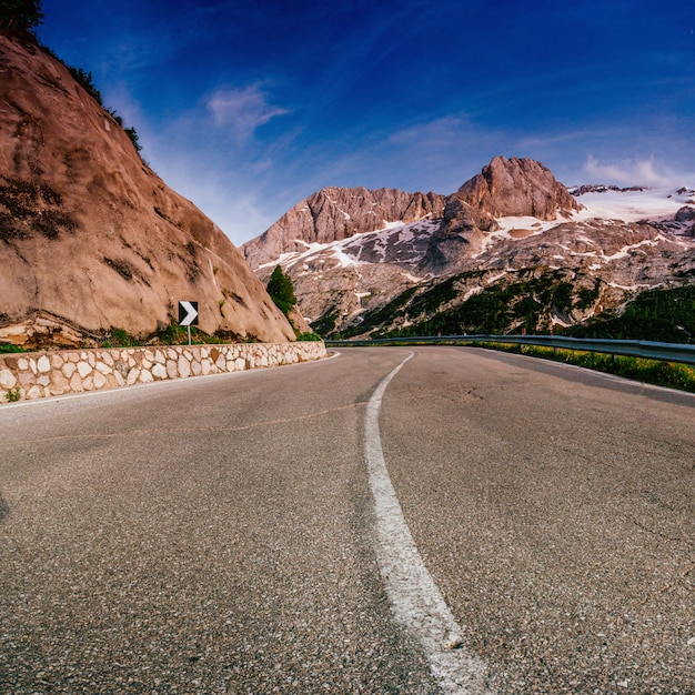 A lo largo de la carretera