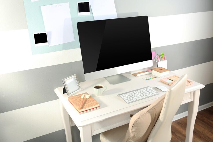 Foto local de trabalho moderno com computador na mesa