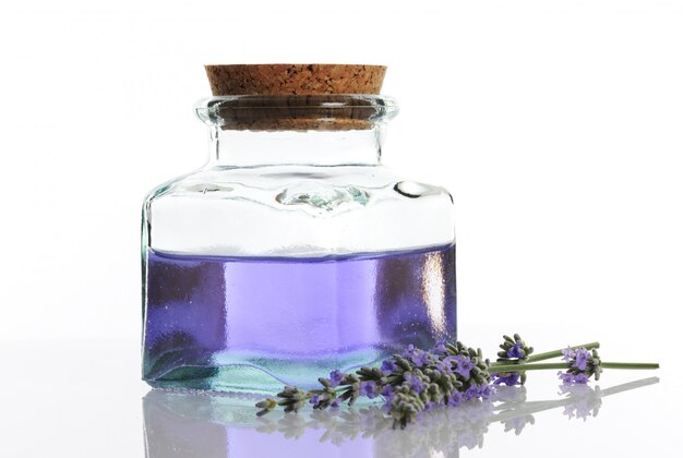 Loción con flores de lavanda