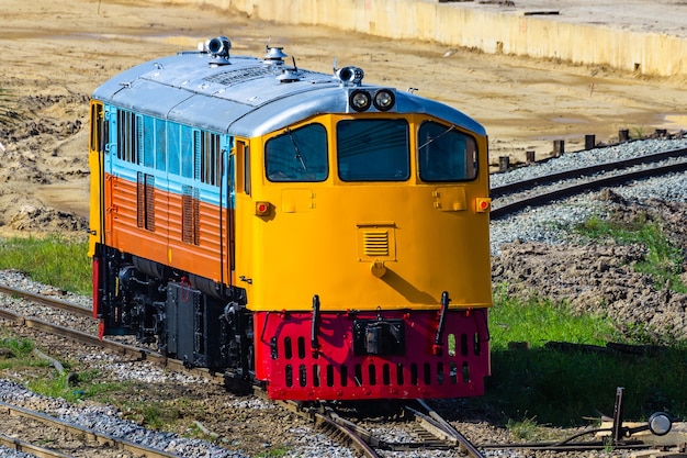 Locomotora eléctrica diesel vieja.