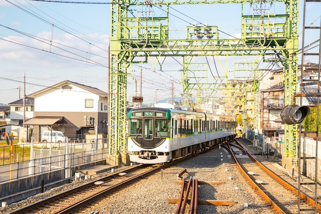 Locomotora local tren en kyoto