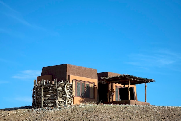 Lodge en Namibia con cielo azul