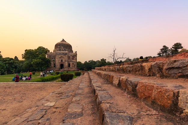 Lodhi Gardens ist ein Stadtpark in Neu-Delhi, Indien, der sich über 90 Hektar erstreckt