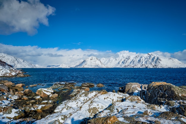 Lofoten und norwegisches Meer im Winter, Norwegen