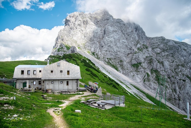 Logarska Dolina. Hermosa vista y naturaleza asombrosa en Eslovenia. Lugares famosos de Eslovenia. Las mejores vacaciones