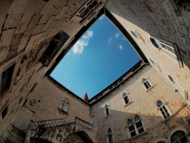 Logia de la ciudad medieval de Trogir en Dalmacia Croacia Sitio del Patrimonio Mundial de la UNESCO Ciudad vieja y detalle del edificio