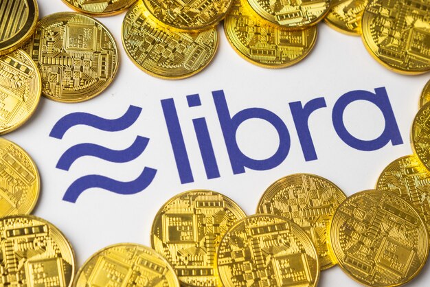 Logotipo de Libra impreso en papel blanco.