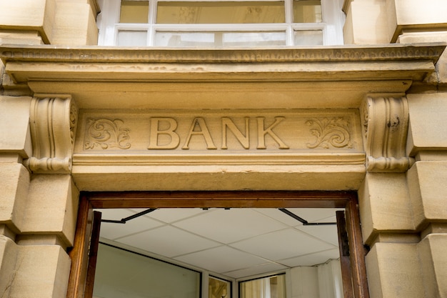 Foto logotipo de signo de banco fondo de piedra