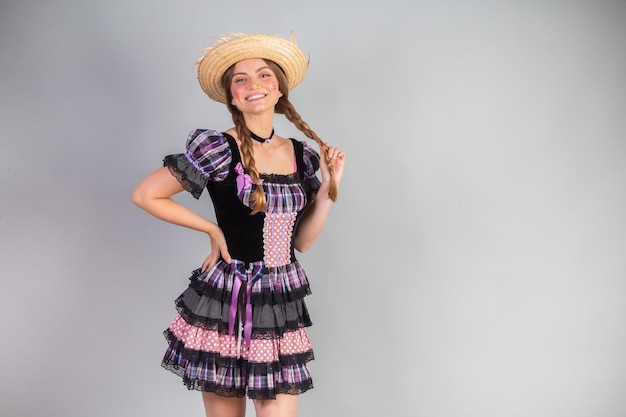 Loira brasileira roupas de festa junina arraial Mãos na cintura