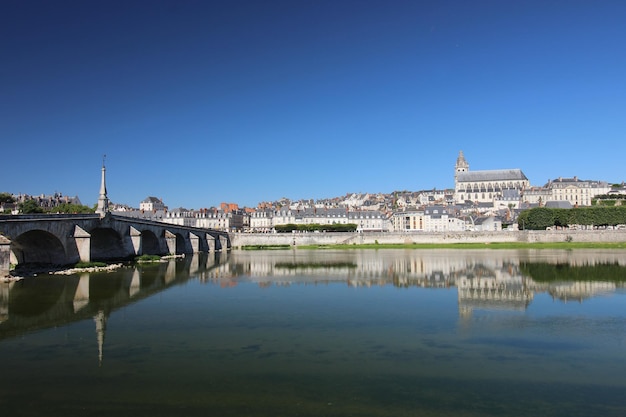 Loire-Tal und Stadt Blois.