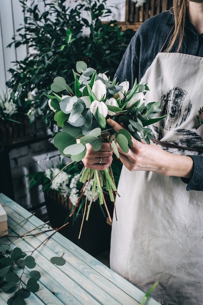 Loja de florista com local de trabalho