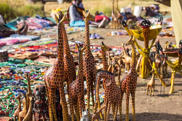 Lokale Figuren, die in der Masai Mara Kenia verkauft werden