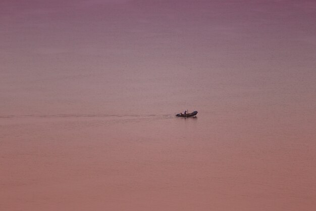 Lokale Fischerboote im Meer