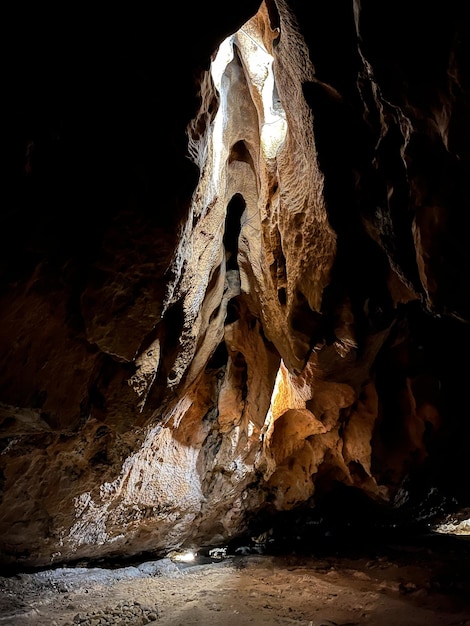 Lombriv ist die größte Höhle Europas. Lombriv ist einer der meistbesuchten großen Orte in der Arige