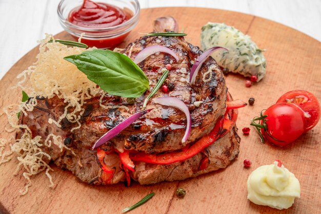 Lomo de Cerdo Asado con Salsa de Tomate