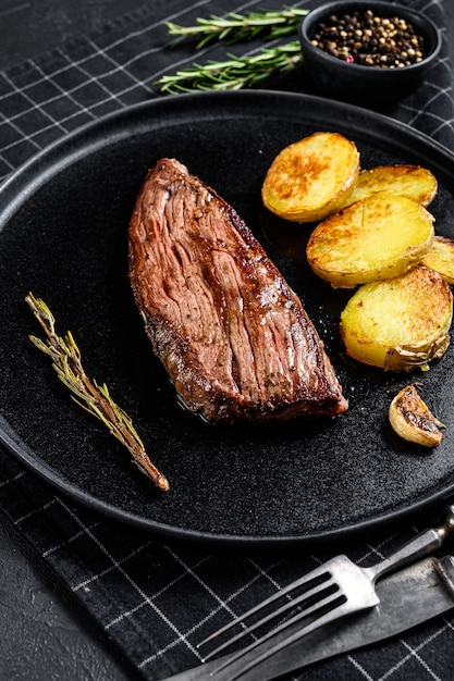 Lomo de res marinado a la parrilla.