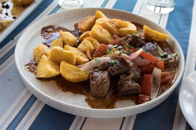 Lomo saltado comida peruana cozinha tradicional do Peru