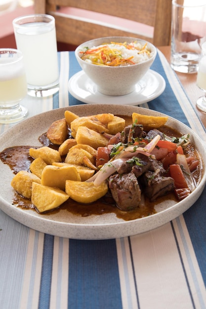 Lomo saltado peruanische Küche Traditionelle Küche von Peru