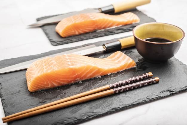 Lomos de salmón para sushi y sashimi para cocinar pescado crudo