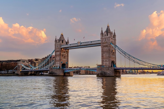 London City Skyline mit Tower Bridge Stadtbild in Großbritannien