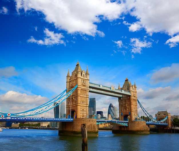 Foto london tower bridge sonnenuntergang auf der themse