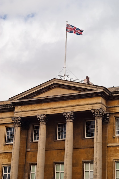 Foto londoner palast mit flagge, westminster