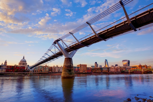Londres puente del milenio horizonte Reino Unido