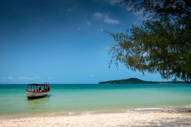 Long Beach en la isla de Koh Ta Kiev cerca de Sihanoukville, Camboya