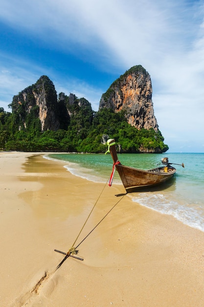 Long-Tail-Boot am Strand Thailand