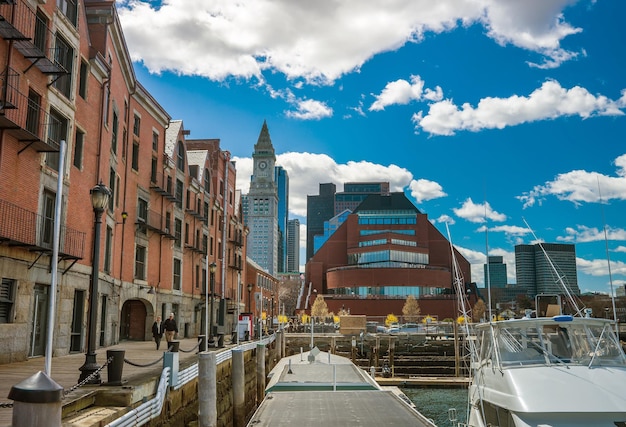 Long Wharf e arranha-céus na Custom House and Financial District em Boston, Massachusetts, Estados Unidos.