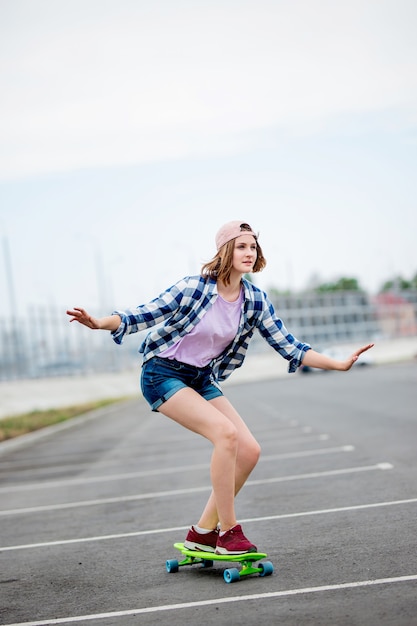 Longboard-Mädchen