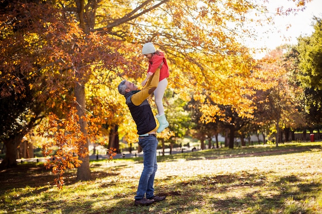 Longitud total de padre con hija en el parque