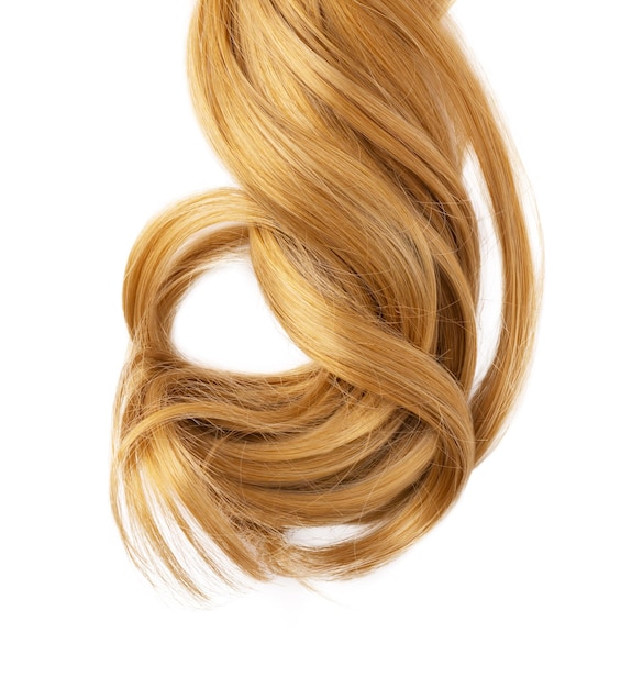 Longo cabelo encaracolado loiro dourado isolado no fundo branco. Uma parte do cabelo loiro para design