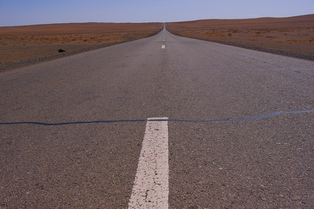 Longo caminho para o deserto de gobi na Mongólia