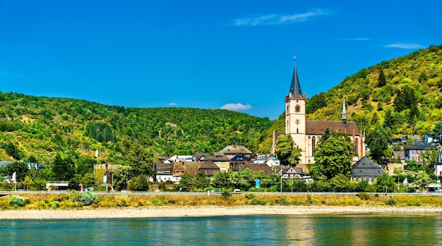 Lorch en la Garganta del Rin con la Iglesia de San Martín en Alemania