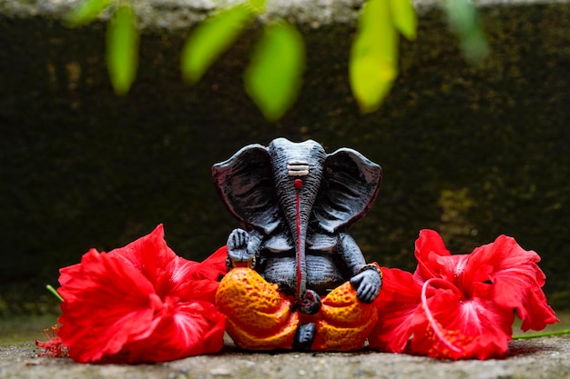 Lord Ganesha-Skulptur auf Naturhintergrund