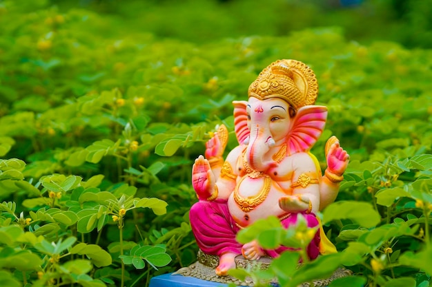 Lord Ganesha-Skulptur auf Naturhintergrund