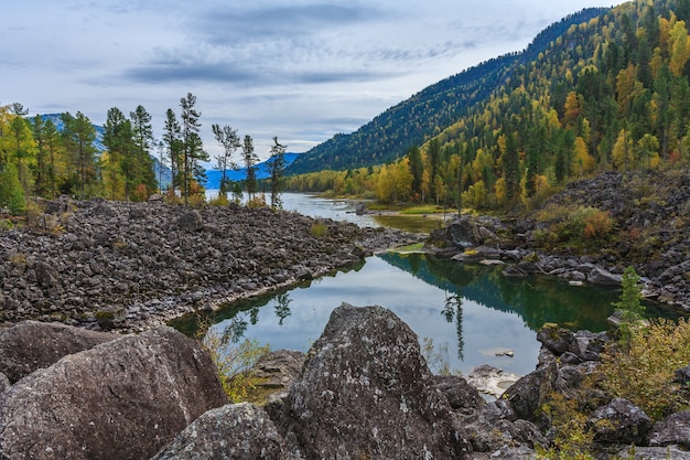 Lost World Lago Teletskoye Montanhas Altai Rússia